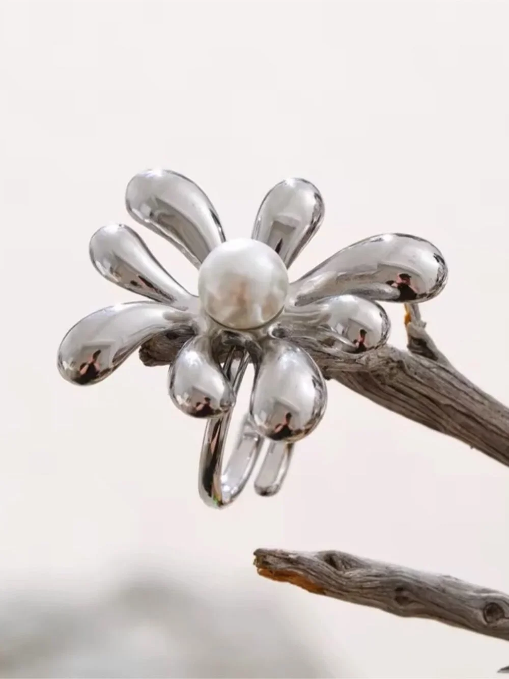 Stainless Steel Pearls Flower Adjustable Fashion Ring for Women